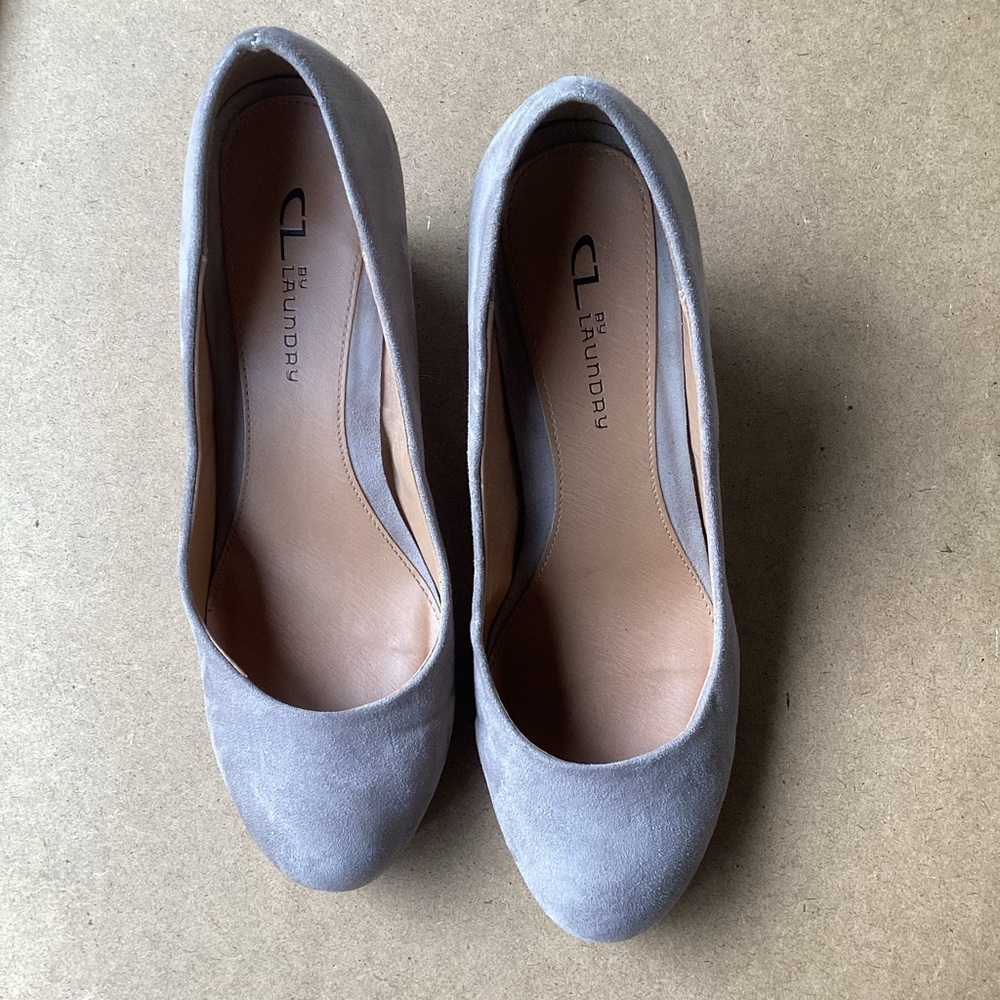 CL by Laundry taupe wedge academia Suede Women's Pumps, size 9.5